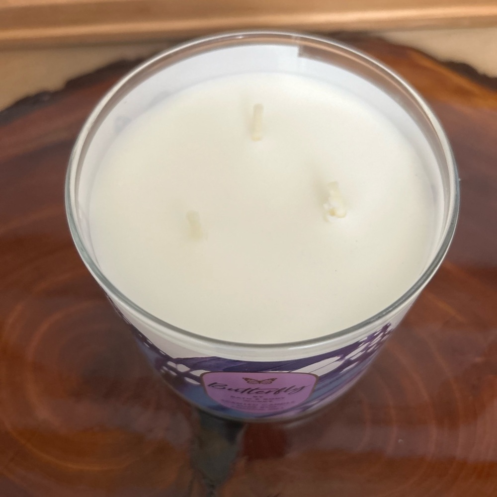 Candle 🦋 - Picture 2 of 5
